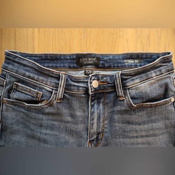 Judy Blue Slim Fit Medium Wash Jeans - Picture 3 of 4